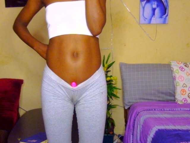 Gladwell live cam on BongaCams