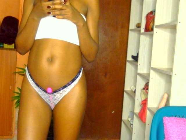 Gladwell live cam on BongaCams