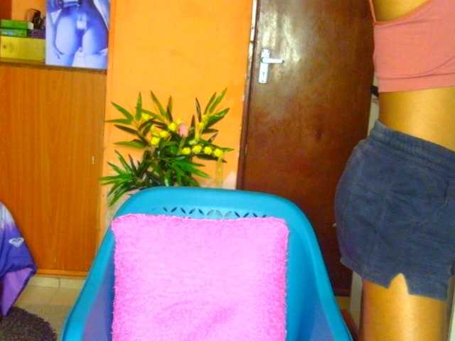 Gladwell live cam on BongaCams