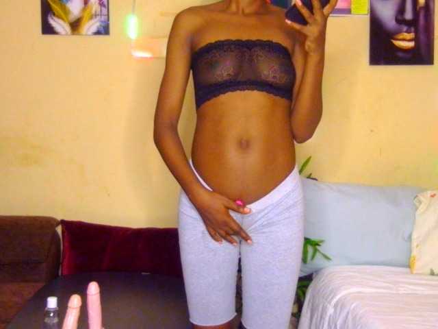 Gladwell live cam on BongaCams