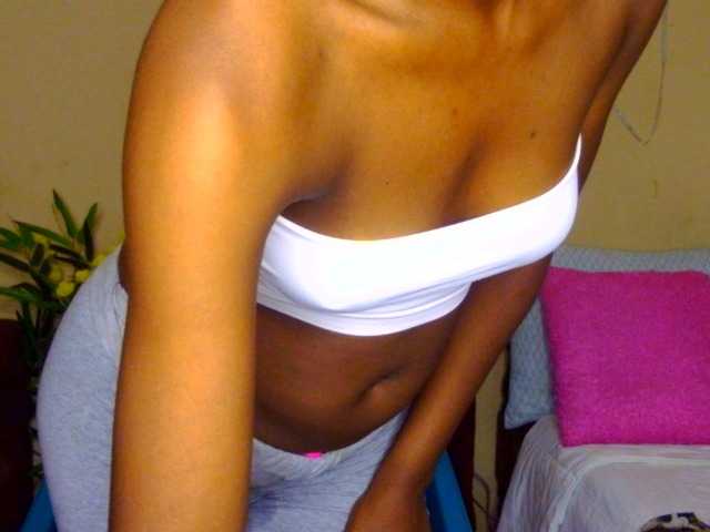 Gladwell live cam on BongaCams