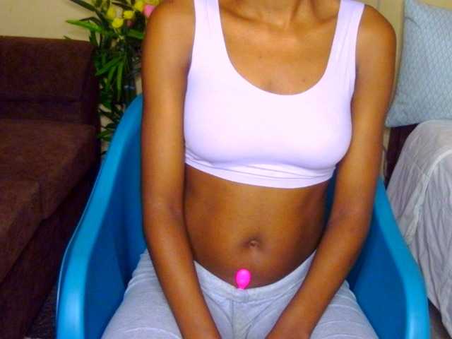 Gladwell live cam on BongaCams
