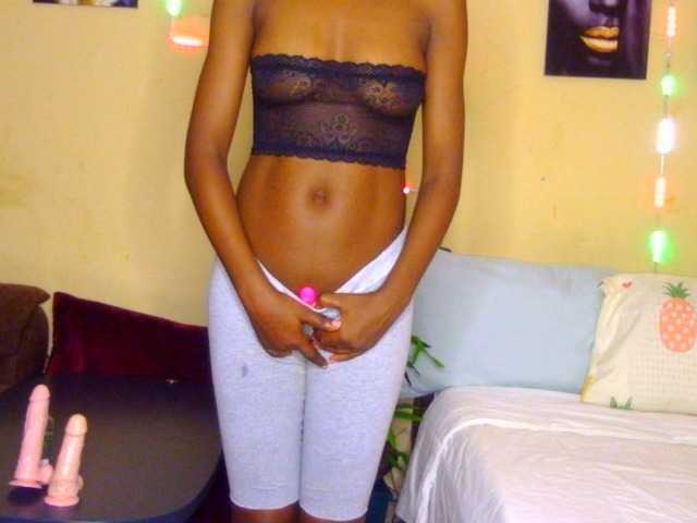 Gladwell live cam on BongaCams