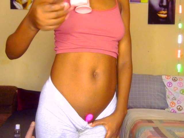 Gladwell live cam on BongaCams