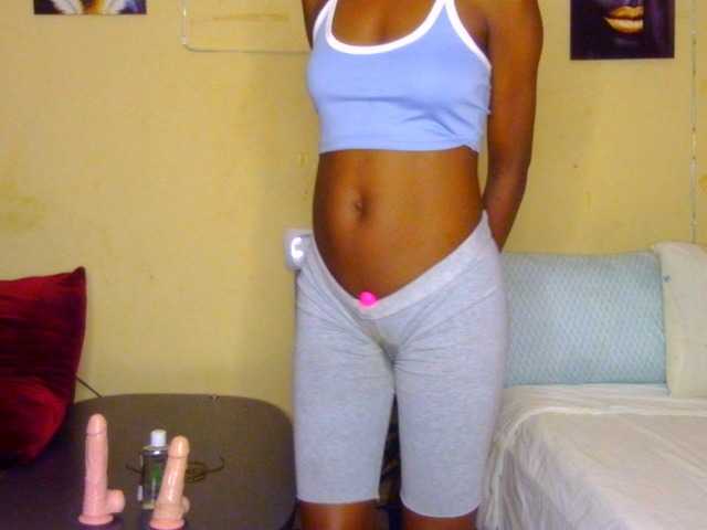 Gladwell live cam on BongaCams