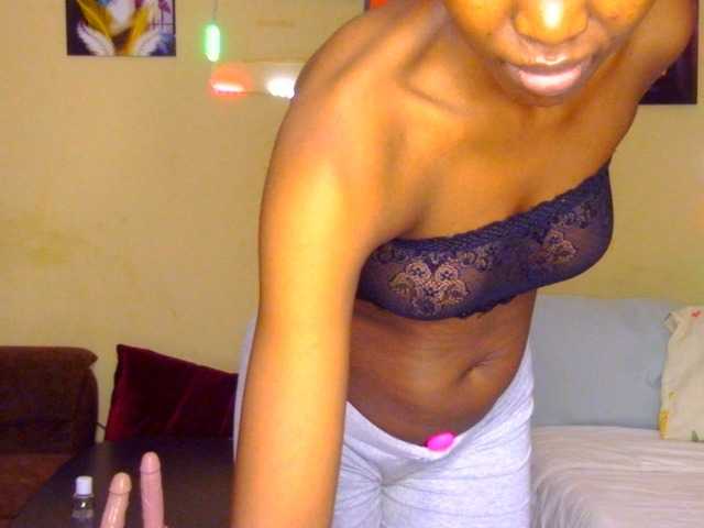 Gladwell live cam on BongaCams