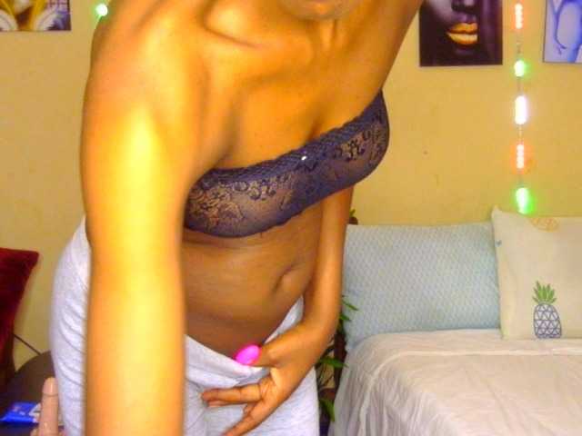 Gladwell live cam on BongaCams