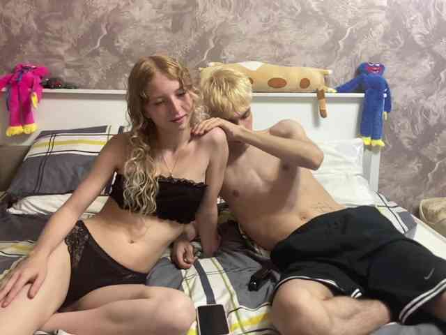 Cute-Couple webcam