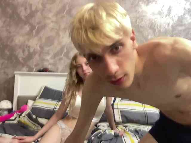 Cute-Couple webcam
