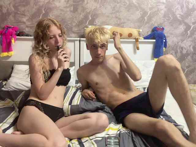 Cute-Couple webcam