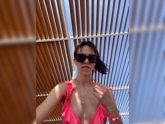 korolevaaa11 live cam on BongaCams