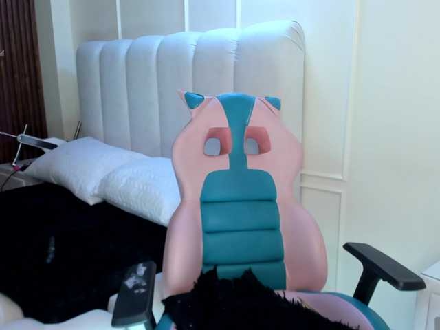 laurasweett live cam on BongaCams