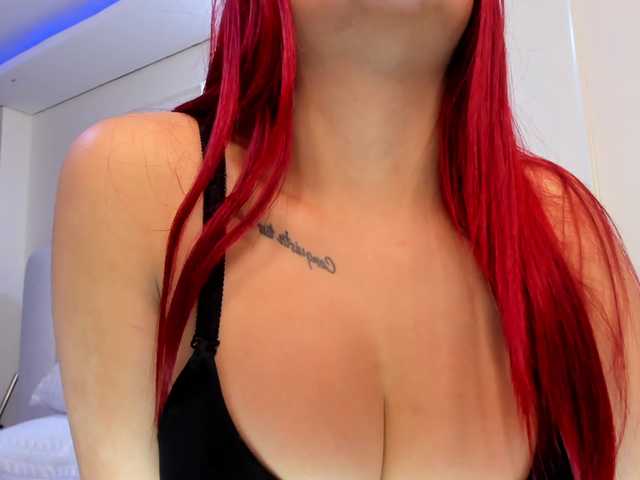 laurasweett live cam on BongaCams