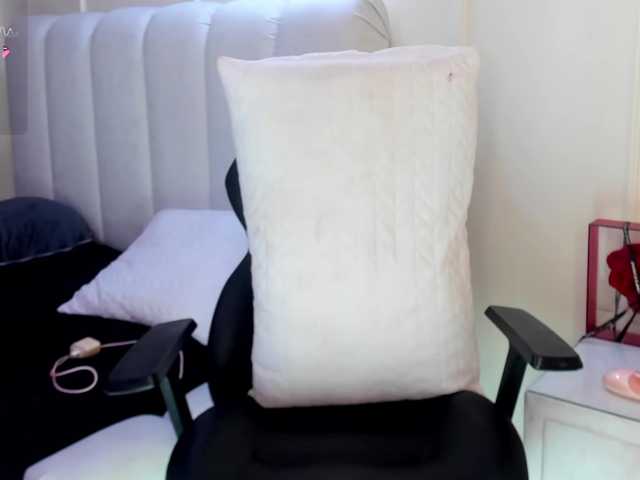 laurasweett live cam on BongaCams