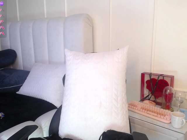 laurasweett live cam on BongaCams