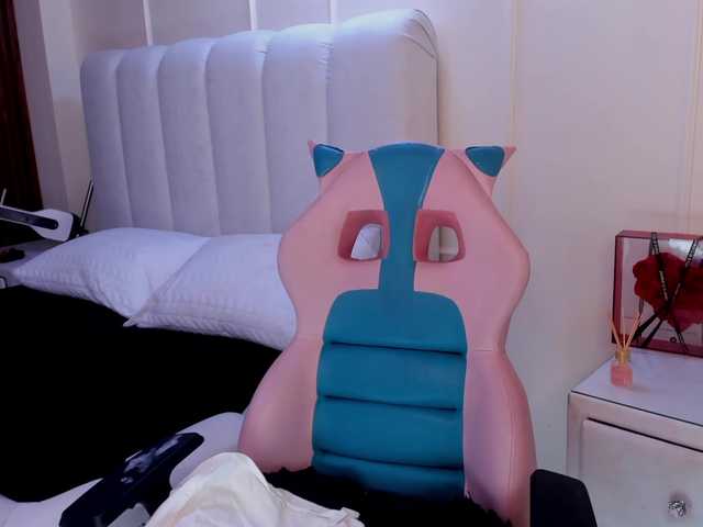 laurasweett live cam on BongaCams