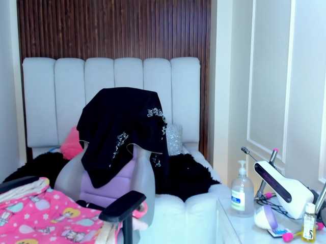 laurasweett live cam on BongaCams