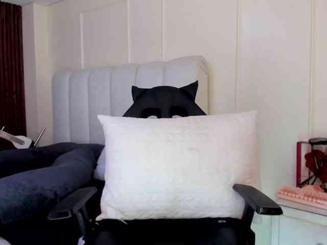 laurasweett webcam