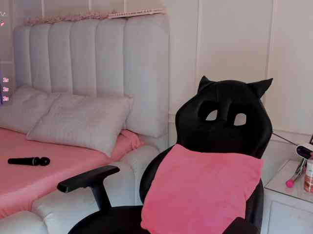 laurasweett webcam
