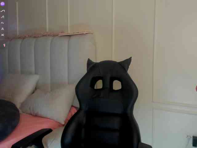 laurasweett webcam