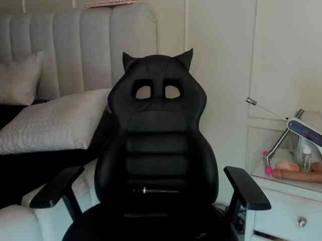 laurasweett webcam