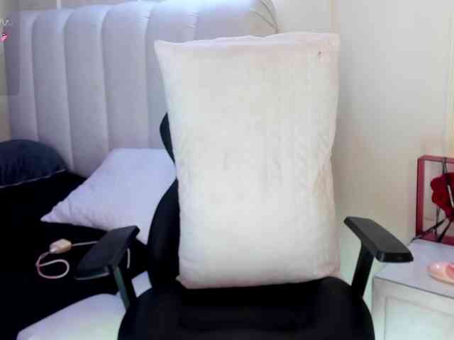 laurasweett webcam