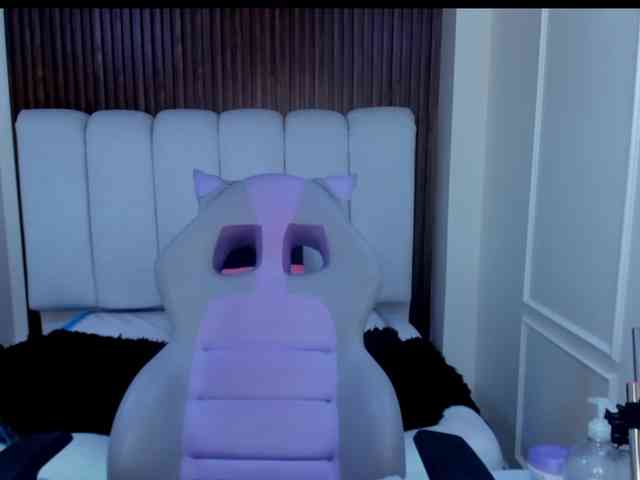 laurasweett webcam