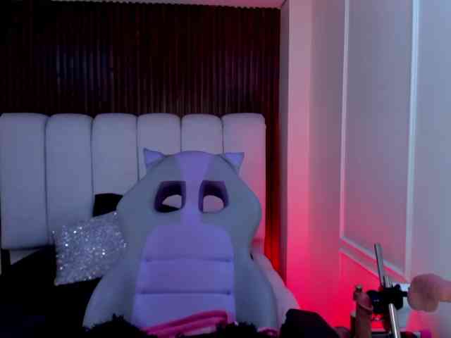 laurasweett webcam