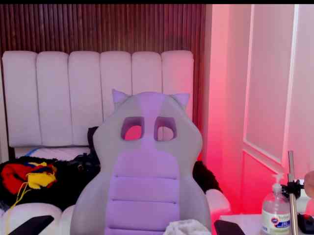 laurasweett webcam