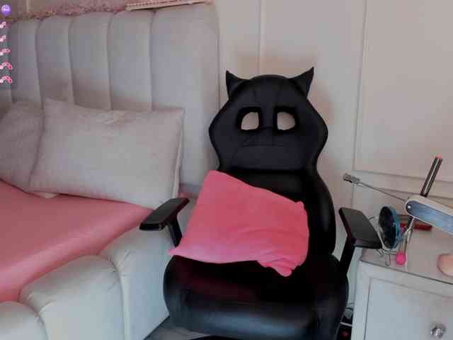 laurasweett webcam