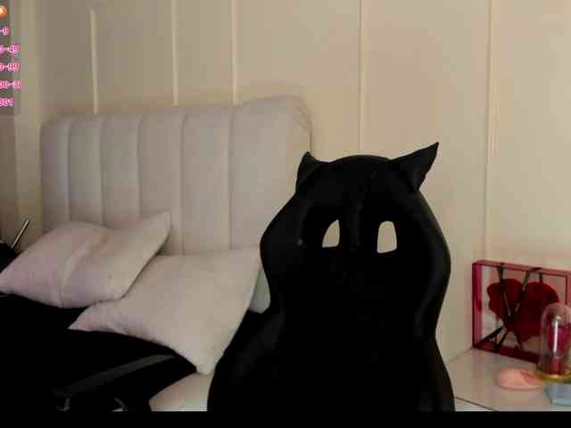 laurasweett webcam