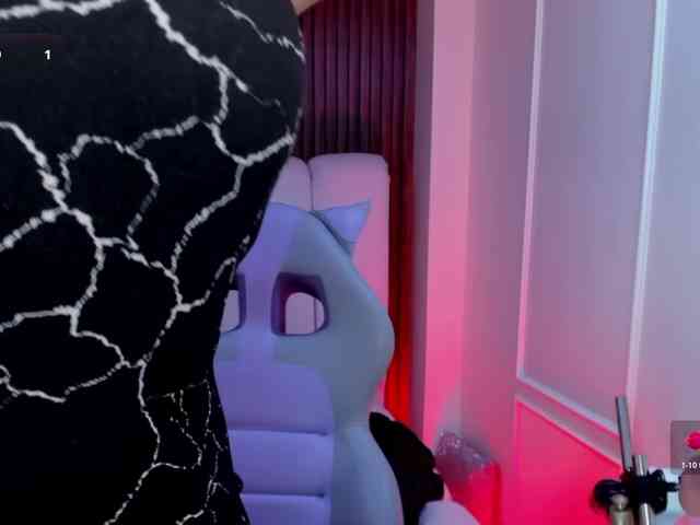 laurasweett webcam