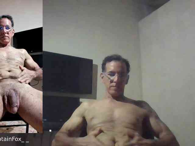 CaptainFox Live Webcam on BongaCams