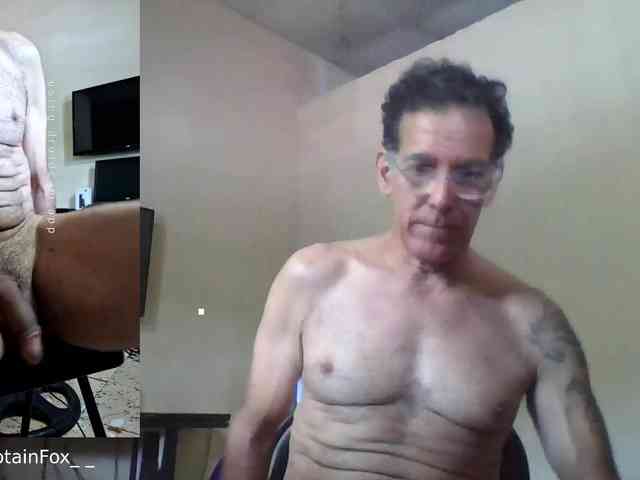 CaptainFox Live Webcam on BongaCams