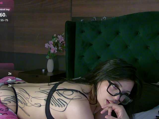 AlexisBlue live cam on BongaCams