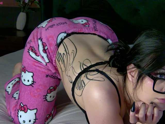 AlexisBlue live cam on BongaCams