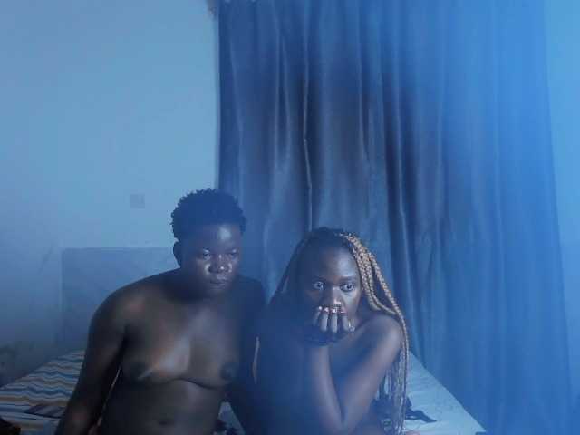 Skycrumbles live webcam show
