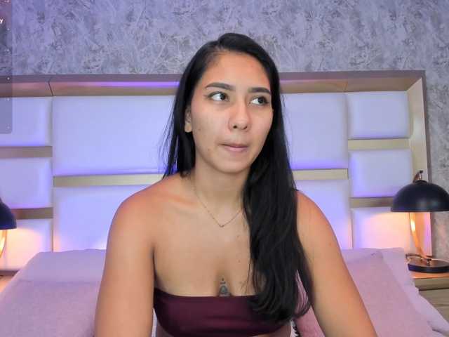 NicoleHills live cam on BongaCams