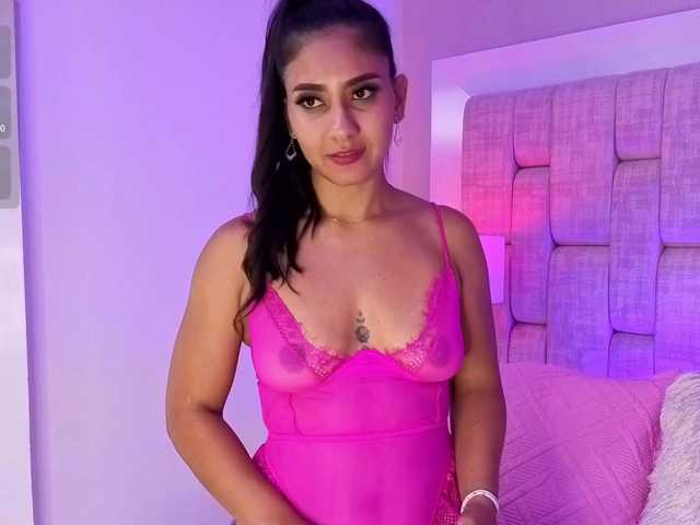 NicoleHills live cam on BongaCams