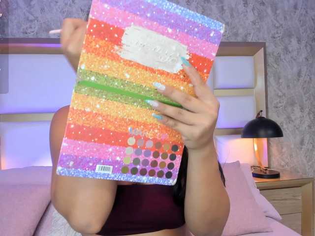 NicoleHills live cam on BongaCams