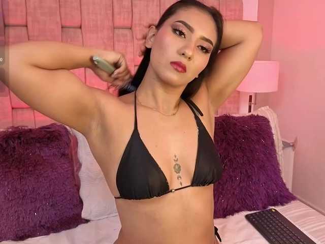 NicoleHills live cam on BongaCams