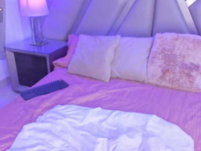 NicoleHills live cam preview