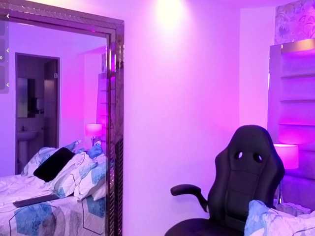NicoleHills live cam on BongaCams