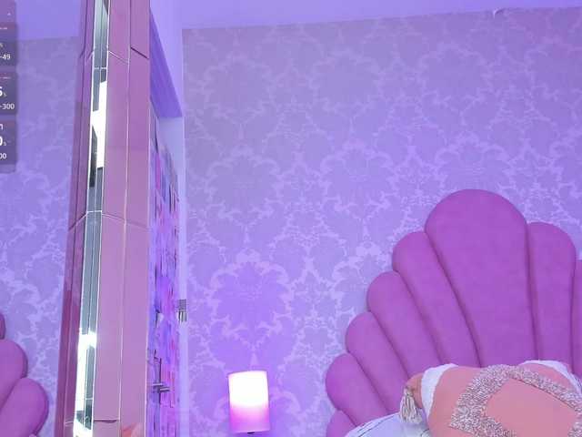 NicoleHills live cam on BongaCams