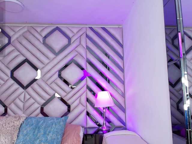 NicoleHills live cam on BongaCams