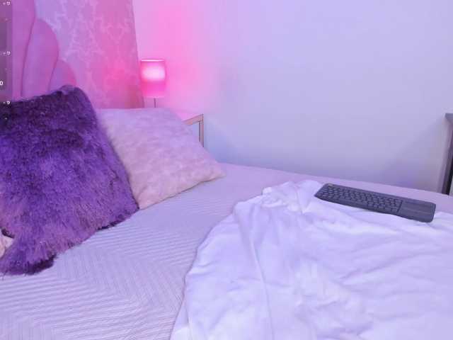 NicoleHills live cam on BongaCams
