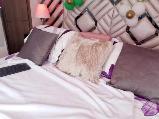 NicoleHills live webcam show