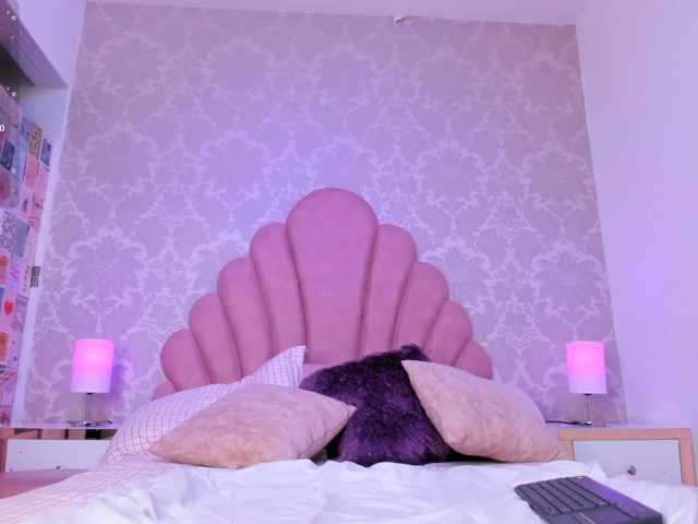 NicoleHills live cam on BongaCams