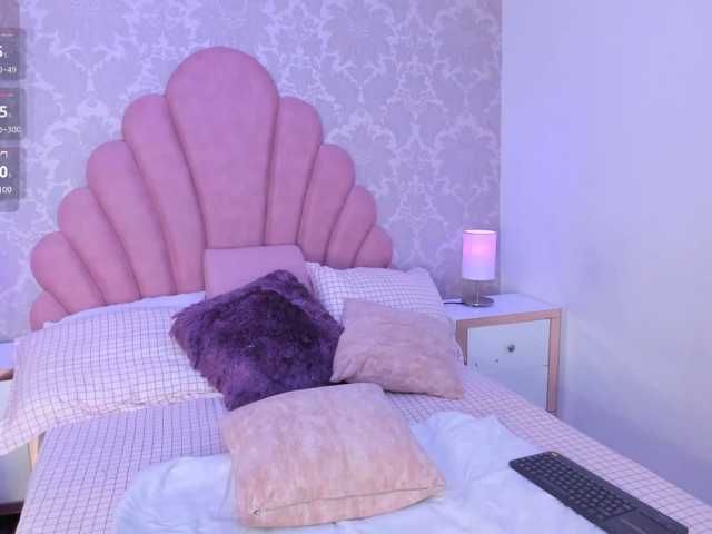 NicoleHills live cam on BongaCams