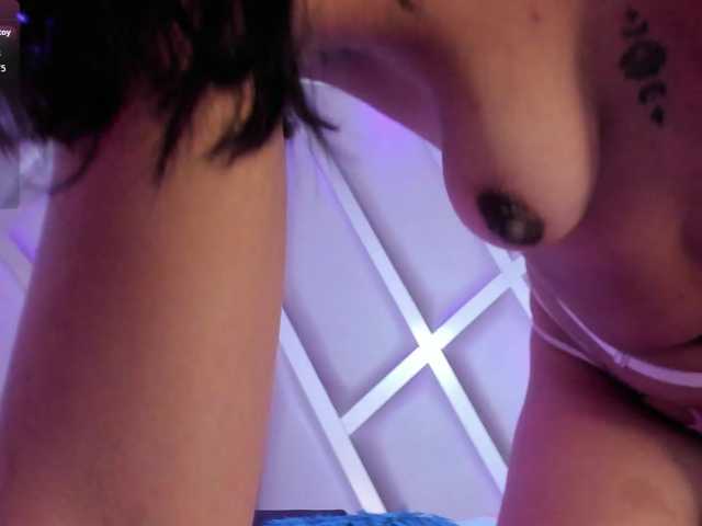 NicoleHills live cam on BongaCams